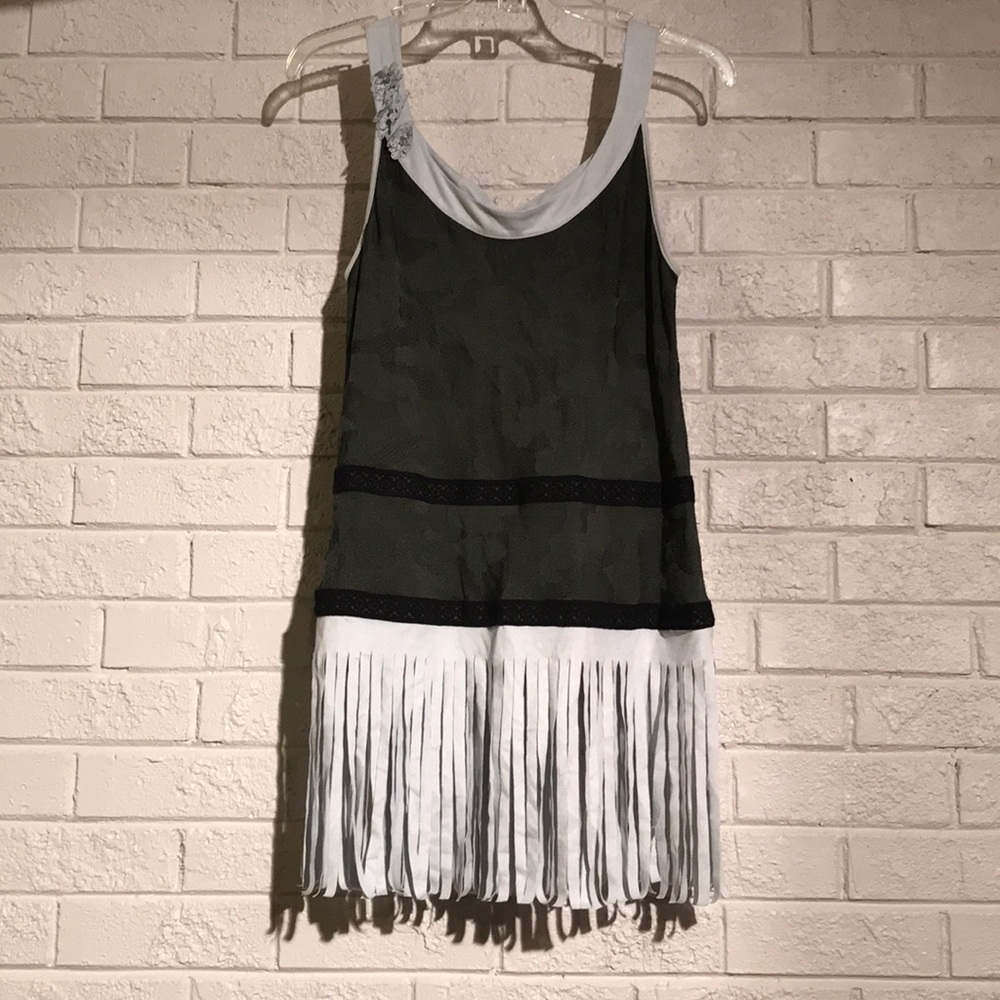Cute little tunic size 8 by Tricot Chic